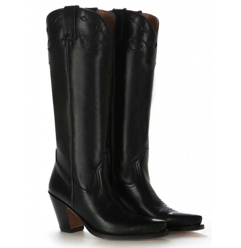 black heeled cowgirl boots