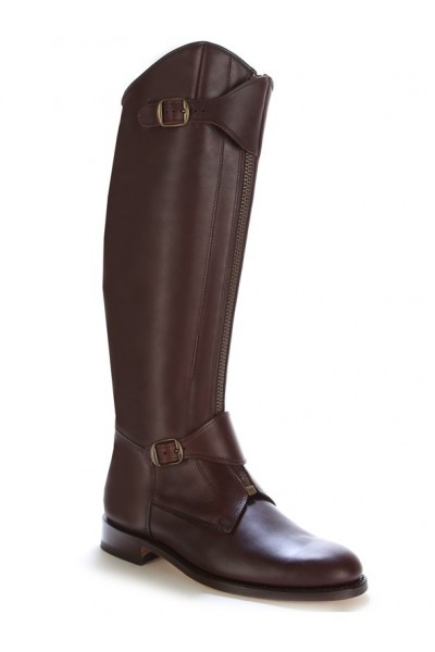 Elegant brown leather riding boots with bridles Brown leather polo ...