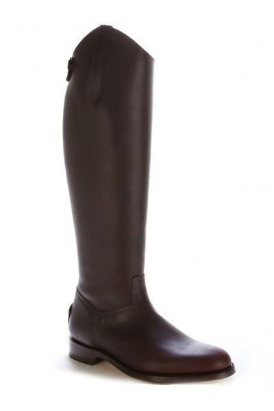 Custom-made brown leather riding boots with an anatomic cut