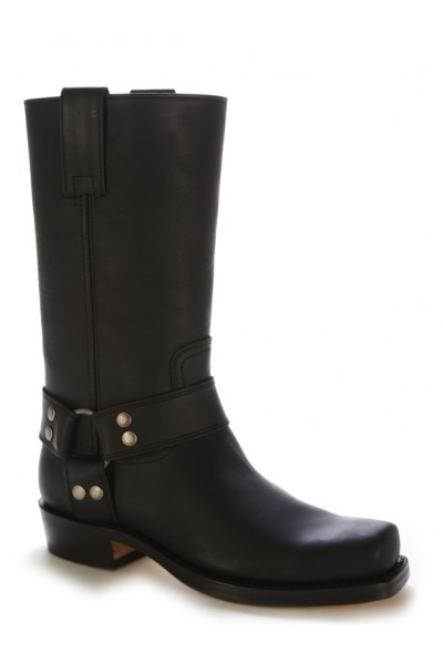 Black leather bike boots with bridles and rivets Black leather bike boots with bridles and rivets