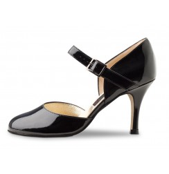 Black patent leather pump shoe