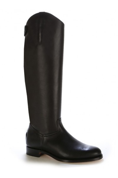 Black leather riding boots with an anatomic cut