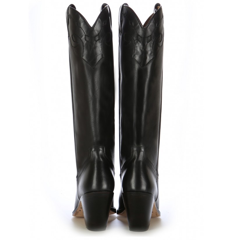 black heeled cowgirl boots