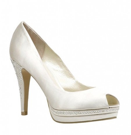 Bride shoes with rhinestones on the heel