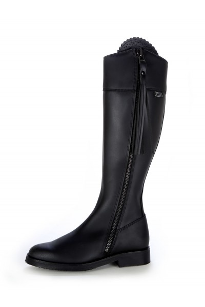 Elegant black oiled leather riding boots