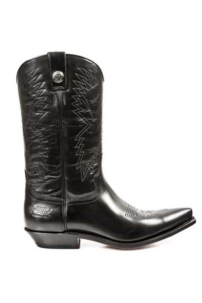 Black leather cowboy boots Black leather cowboy boots