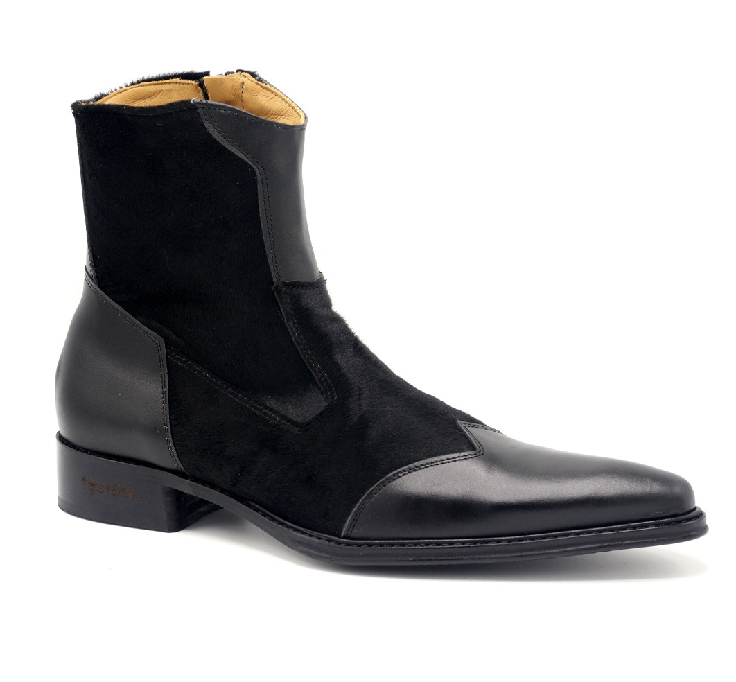 black boots trendy